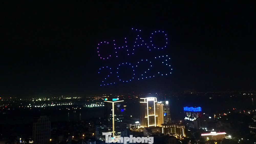 Sau 2 tháng lập trình và test thử, chương trình chắc chắn sẽ mang đến cho người dân Thủ đô một bữa tiệc ánh sáng mãn nhãn. Sau 2 tháng lập trình và test thử, chương trình chắc chắn sẽ mang đến cho người dân Thủ đô một bữa tiệc ánh sáng mãn nhãn.