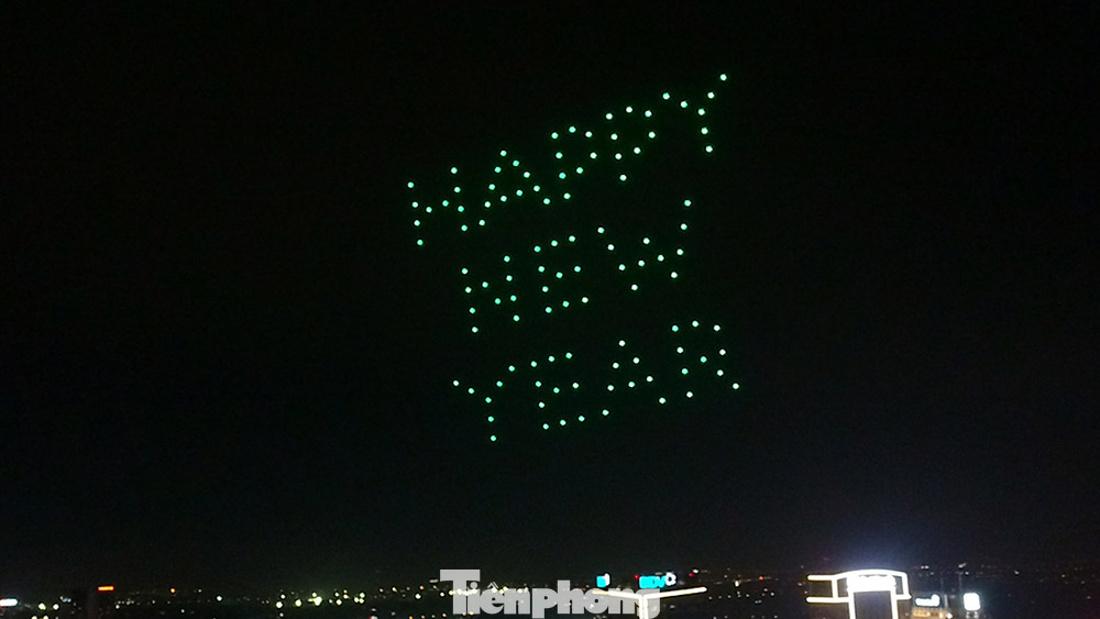 Không chỉ là bữa tiệc ánh sáng, “Countdown Party Chào 2023” hứa hẹn là đại tiệc âm thanh quy mô hoành tráng với các màn biểu diễn nghệ thuật của các tên tuổi như: Diva Thu Minh, ca sỹ Tuấn Hưng, Noo Phước Thịnh, Hoàng Dũng, Phạm Đình Thái Ngân, Juky San, Rocker Nguyễn, Huỳnh Tú, Hooligan, Phúc Bồ, Thái Sơn beatbox… Không chỉ là bữa tiệc ánh sáng, “Countdown Party Chào 2023” hứa hẹn là đại tiệc âm thanh quy mô hoành tráng với các màn biểu diễn nghệ thuật của các tên tuổi như: Diva Thu Minh, ca sỹ Tuấn Hưng, Noo Phước Thịnh, Hoàng Dũng, Phạm Đình Thái Ngân, Juky San, Rocker Nguyễn, Huỳnh Tú, Hooligan, Phúc Bồ, Thái Sơn beatbox…