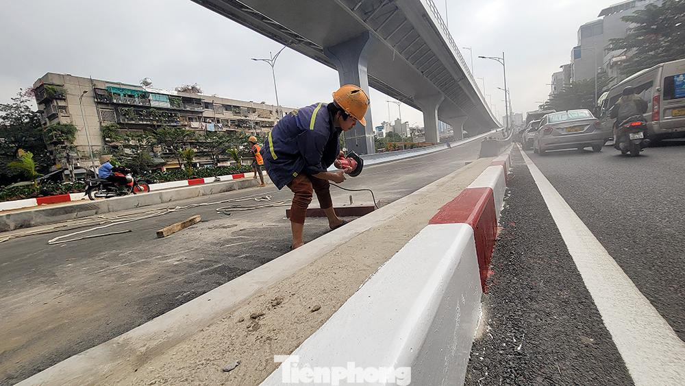 Sau khi công tác thi công hoàn thiện, đơn vị thẩm định sẽ tiến hành kiểm tra và thử tải toàn tuyến trước khi thông xe vào cuối năm nay.