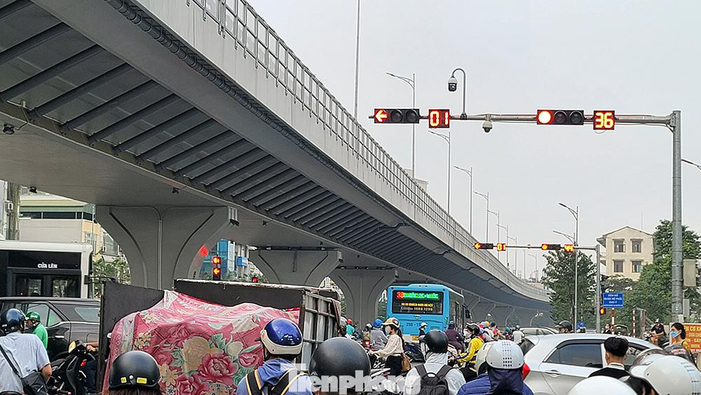 Sau khi đi vào hoạt động, đường Vành đai 2 sẽ tăng cường lưu thông giữa hai bên bờ sông Hồng, từng bước hoàn chỉnh hạ tầng giao thông Thủ đô.