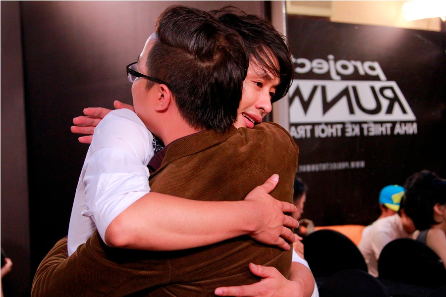 Anh chàng không kìm nén được cảm xúc khi chia tay chương trình quá sớm