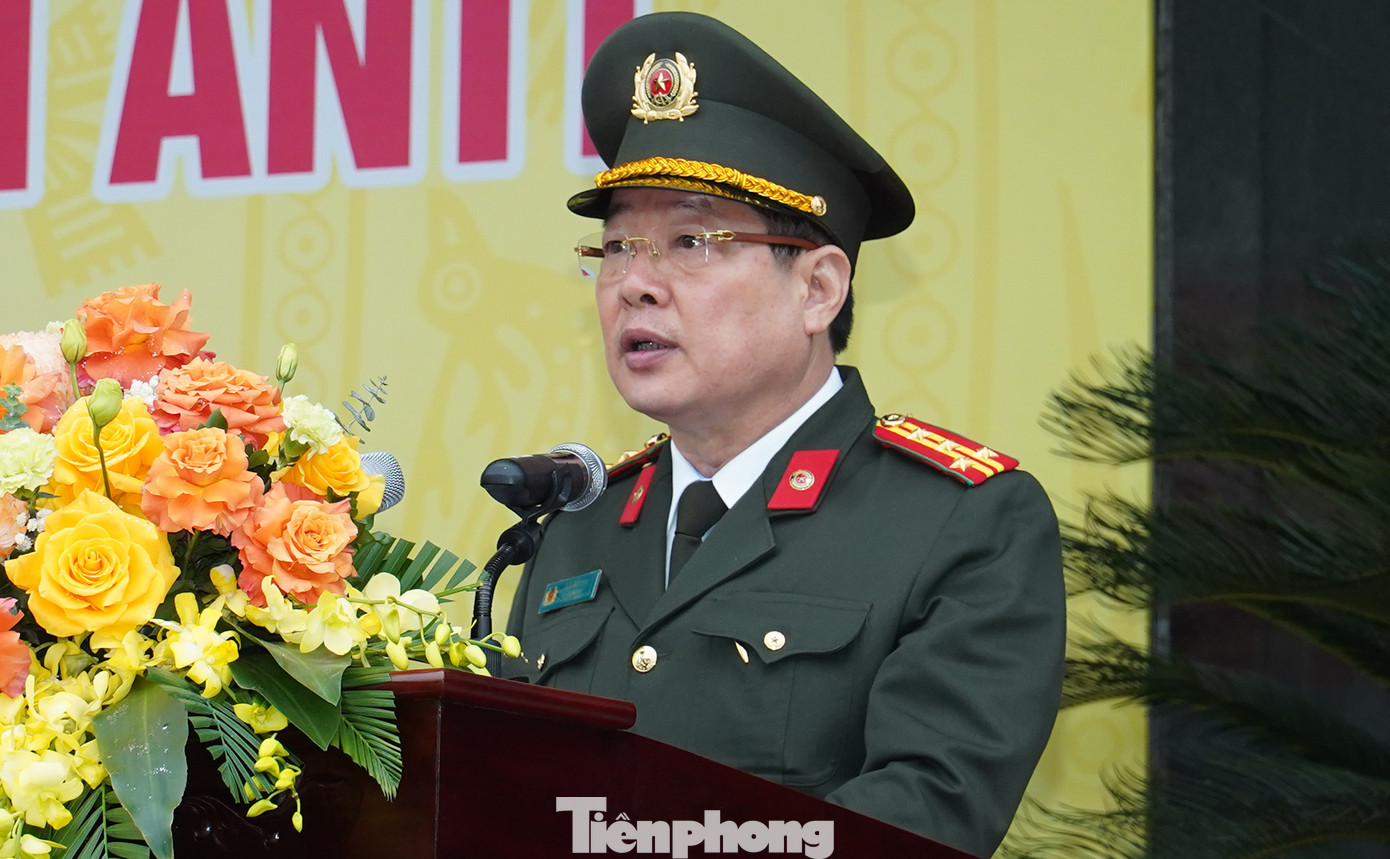 Đại tá Bùi Đức Hải, Ủy viên Ban Thường vụ Tỉnh ủy, Giám đốc Công an tỉnh Thái Nguyên phát biểu tại lễ phát động. Đại tá Bùi Đức Hải, Ủy viên Ban Thường vụ Tỉnh ủy, Giám đốc Công an tỉnh Thái Nguyên phát biểu tại lễ phát động.