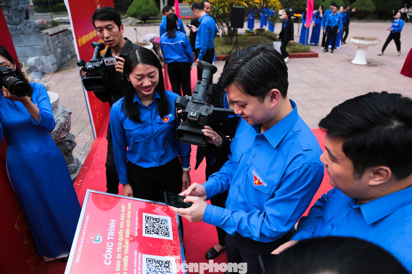 Thông tin và hình ảnh 3D về Di tích Đài Quan sát chiến dịch biên giới và Khu nhà tưởng niệm Chủ tịch Hồ Chí Minh được hiển thị khi quét mã QR.