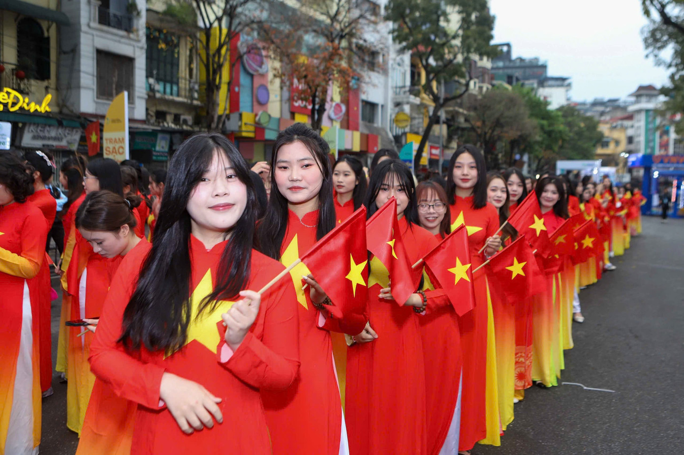 Đây là sự kiện hưởng ứng “Tuần lễ áo dài” do T.Ư Hội Liên hiệp Phụ nữ Việt Nam phát động trên toàn quốc, khởi xướng từ năm 2019 góp phần truyền cảm hứng và lan tỏa những thông điệp ý nghĩa, tích cực về tình yêu, lòng tự hào dân tộc, về đất nước, con người và áo dài Việt Nam. Đây là sự kiện hưởng ứng “Tuần lễ áo dài” do T.Ư Hội Liên hiệp Phụ nữ Việt Nam phát động trên toàn quốc, khởi xướng từ năm 2019 góp phần truyền cảm hứng và lan tỏa những thông điệp ý nghĩa, tích cực về tình yêu, lòng tự hào dân tộc, về đất nước, con người và áo dài Việt Nam.