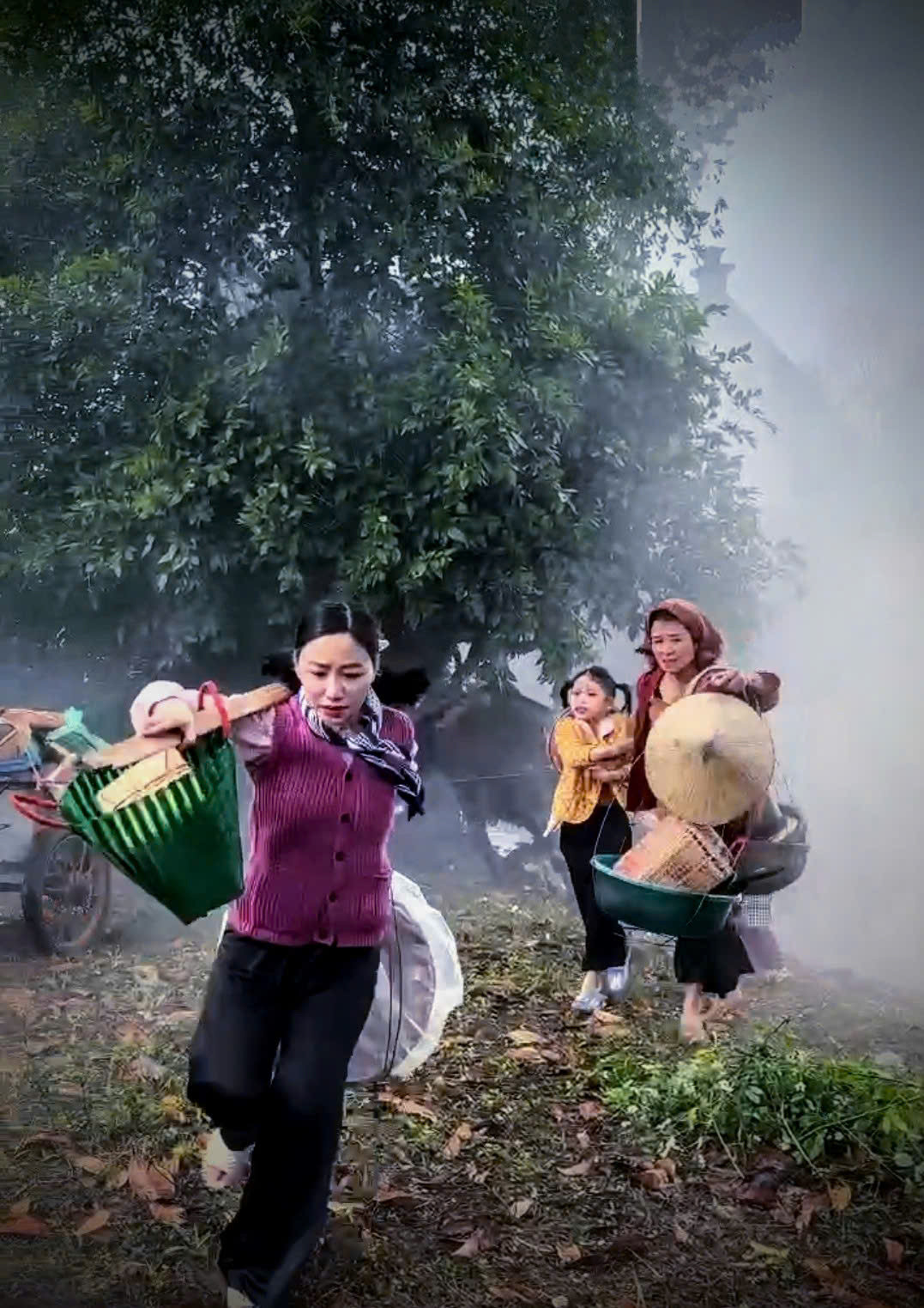 Phim ngắn gồm nhiều hình ảnh tư liệu và hình ảnh tái hiện để nêu bật giai đoạn lịch sử hào hùng. Phim ngắn gồm nhiều hình ảnh tư liệu và hình ảnh tái hiện để nêu bật giai đoạn lịch sử hào hùng.