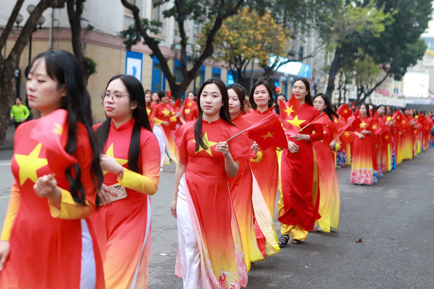Đây là sự kiện hưởng ứng “Tuần lễ áo dài” do T.Ư Hội Liên hiệp Phụ nữ Việt Nam phát động trên toàn quốc, khởi xướng từ năm 2019 góp phần truyền cảm hứng và lan tỏa những thông điệp ý nghĩa, tích cực về tình yêu, lòng tự hào dân tộc, về đất nước, con người và áo dài Việt Nam. Đây là sự kiện hưởng ứng “Tuần lễ áo dài” do T.Ư Hội Liên hiệp Phụ nữ Việt Nam phát động trên toàn quốc, khởi xướng từ năm 2019 góp phần truyền cảm hứng và lan tỏa những thông điệp ý nghĩa, tích cực về tình yêu, lòng tự hào dân tộc, về đất nước, con người và áo dài Việt Nam.