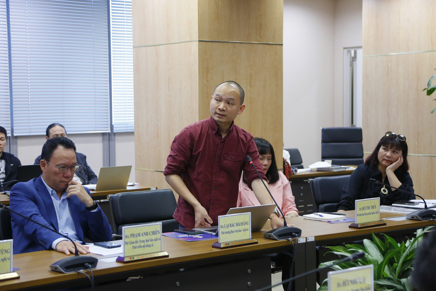 Giám khảo gồm những người hoạt động trong lĩnh vực truyền hình và các nghệ sĩ nổi bật.