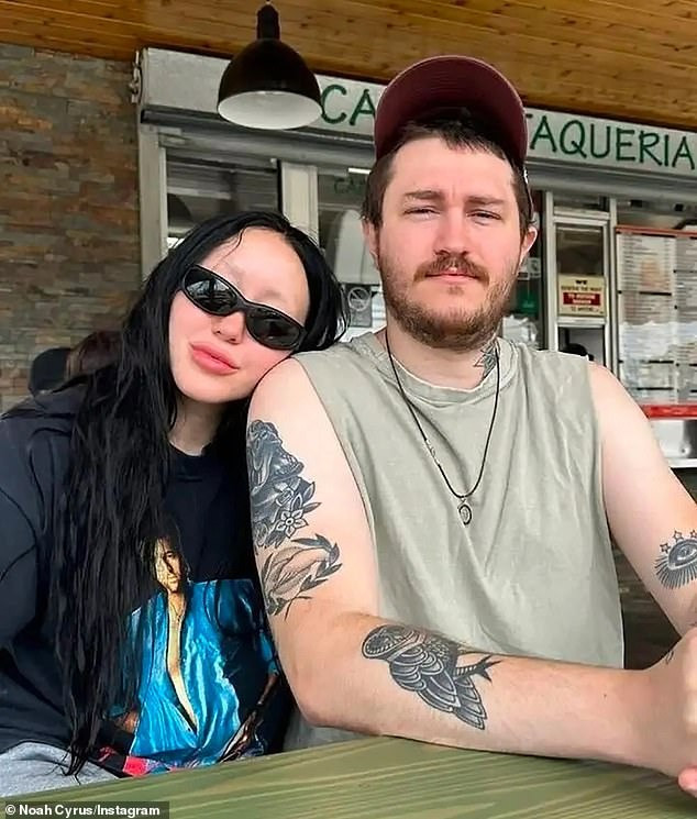 Noah và anh trai Braison đi chơi cùng nhau trong ngày tái hôn của mẹ. Ảnh: IG. Noah và anh trai Braison đi chơi cùng nhau trong ngày tái hôn của mẹ. Ảnh: IG.