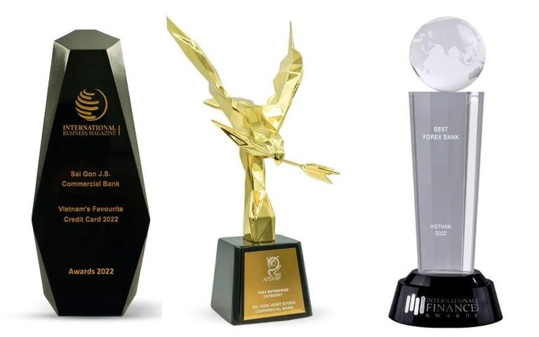 Ba trong số những danh hiệu SCB nhận được trong năm 2022.