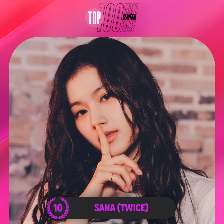 Sana là cái tên đầu tiên của Twice được khán giả bình chọn vào Top 10, với 113.520 phiếu bầu. Cô tên đầy đủ là Minatozaki Sana, sinh năm 1996, quốc tịch Nhật Bản.