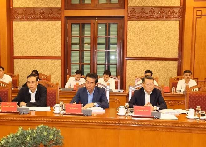 Các đồng chí dự cuộc họp. (Ảnh: Trí Dũng/TTXVN)