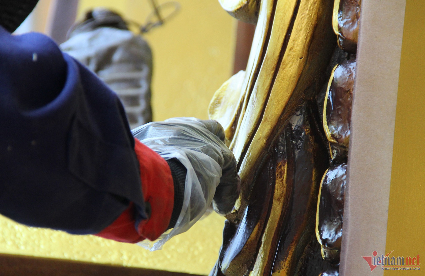 Phần đắp chi tiết phù điêu vô cùng công phu, tỉ mỉ