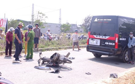 BẢN TIN ATGT: Bị tàu hỏa kéo lê hơn 100m, cụ ông tử vong ảnh 5