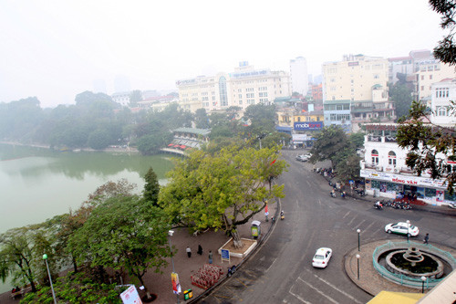 Đề xuất nhà mặt phố quanh Hồ Gươm không được xây quá 4 tầng. Ảnh: Ngọc Thắng (Thanh Niên) Đề xuất nhà mặt phố quanh Hồ Gươm không được xây quá 4 tầng