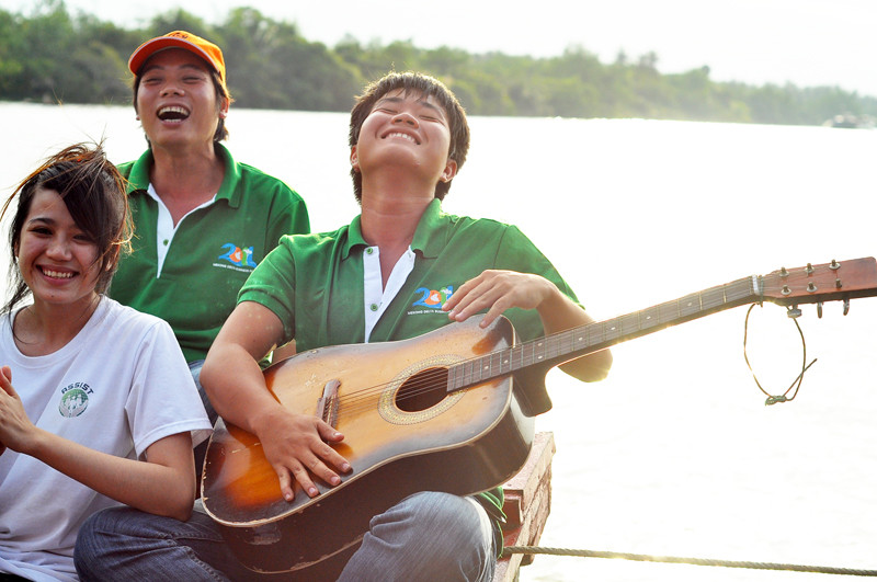 Ca hát giữa sông nước miền Tây