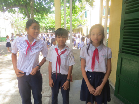 3 học sinh lớp lớp 5A1 phải nhập viện sau khi uống thuốc tẩy giun ngày 9/5. . 3 học sinh lớp lớp 5A1 phải nhập viện sau khi uống thuốc tẩy giun ngày 9/5.