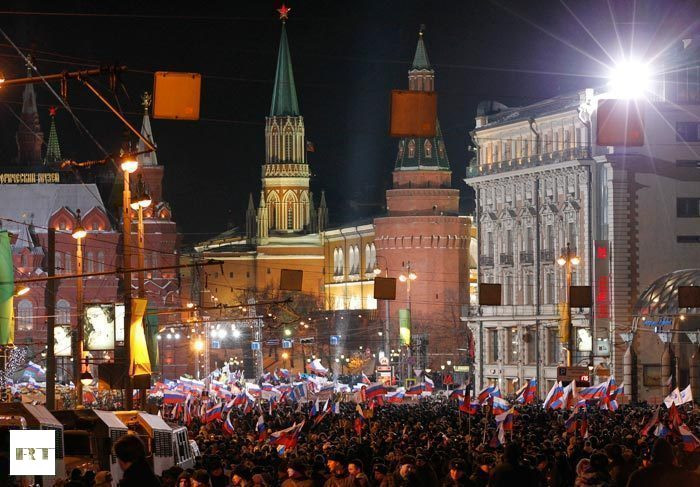 Thủ đô Moscow tràn ngập cờ, pháo mừng chiến thắng của ông Putin. Ảnh: RT. Thủ đô Moscow tràn ngập cờ, pháo mừng chiến thắng ông Putin. Ảnh: RT