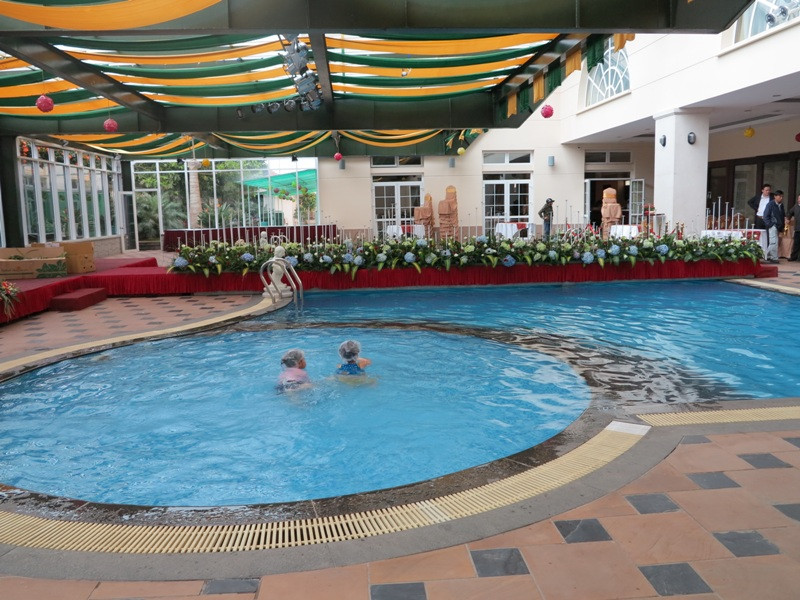 Dù thời tiết lạnh nhưng hồ bơi khách sạn Sài Gòn - Đà Lạt luôn tạo được cảm giác thoải mái, ấp áp cho du khách