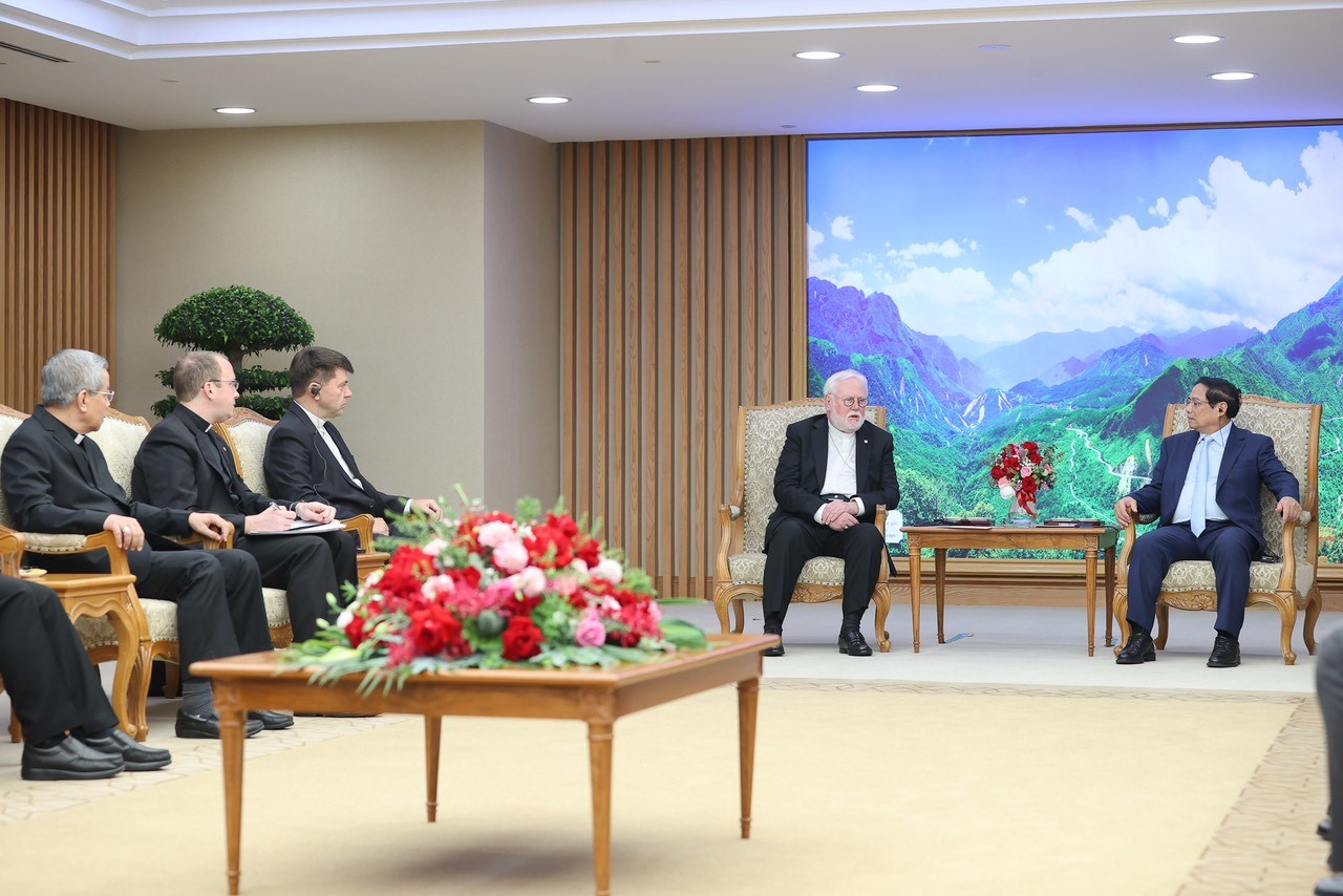 Thủ tướng Phạm Minh Chính tiếp Bộ trưởng Ngoại giao Toà thánh Vatican, ngày 10/4. (Ảnh: Đoàn Bắc) Thủ tướng Phạm Minh Chính tiếp Bộ trưởng Ngoại giao Toà thánh Vatican, ngày 10/4. (Ảnh: Đoàn Bắc)