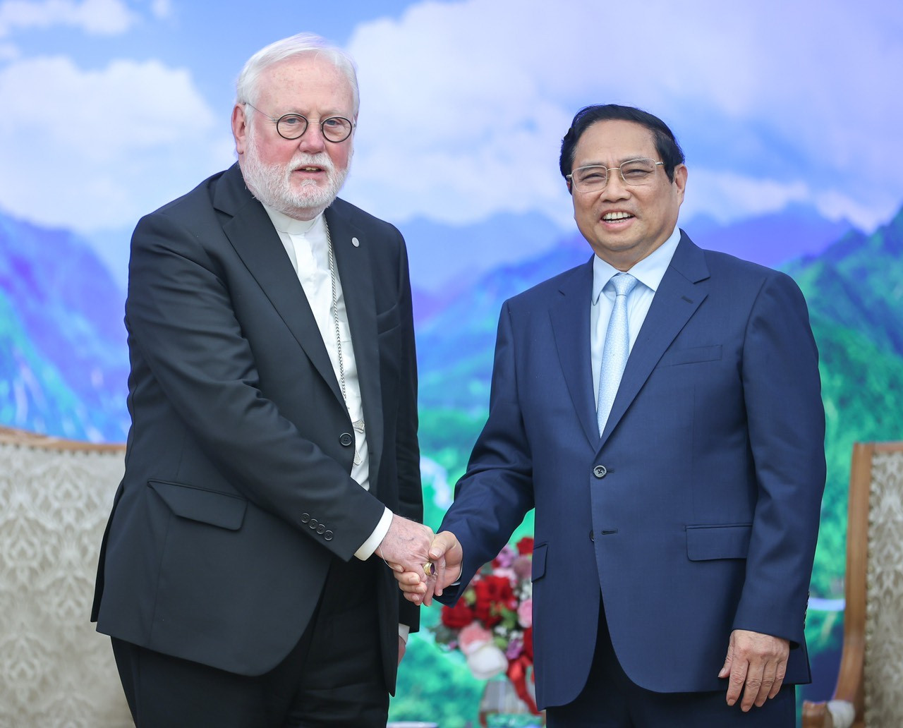 Thủ tướng Phạm Minh Chính tiếp Bộ trưởng Ngoại giao Toà thánh Vatican, ngày 10/4. (Ảnh: Đoàn Bắc) Thủ tướng Phạm Minh Chính tiếp Bộ trưởng Ngoại giao Toà thánh Vatican, ngày 10/4. (Ảnh: Đoàn Bắc)