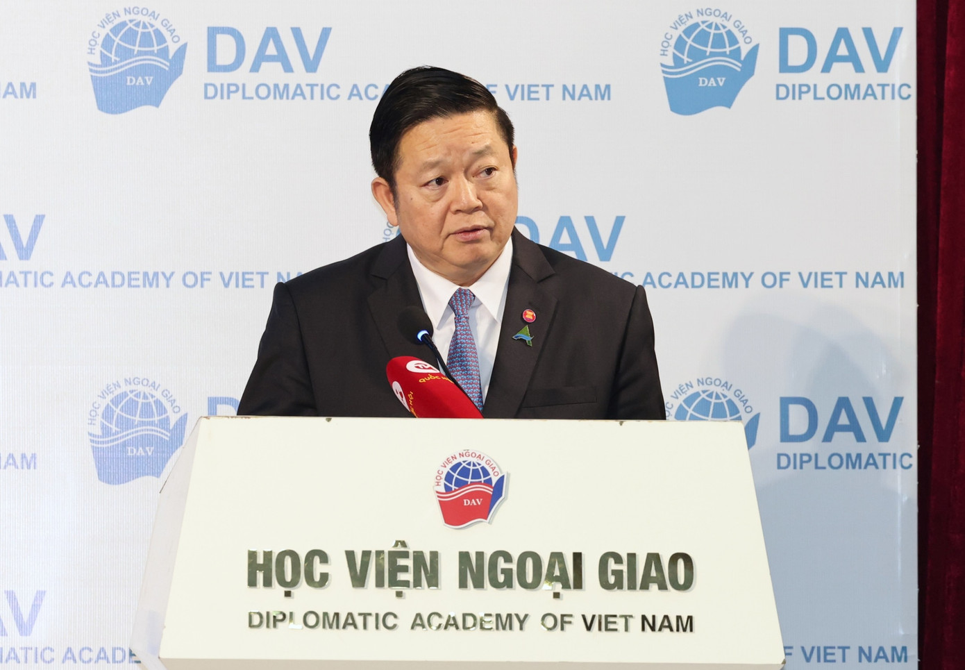 Tổng thư ký ASEAN Kao Kim Hourn phát biểu tại cuộc đối thoại. (Ảnh: Như Ý)