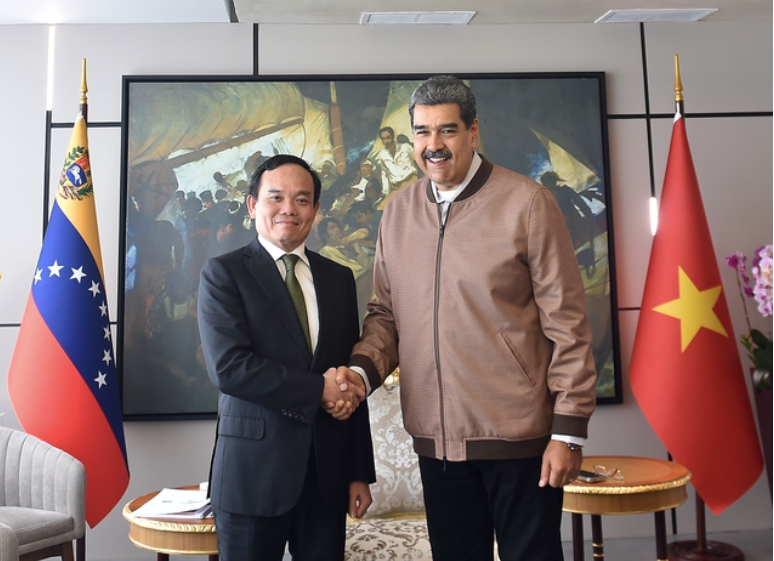 Tổng thống Venezuela Nicolás Maduro chào mừng Phó Thủ tướng Trần Lưu Quang tới thăm Venezuela. (Ảnh: VGP)