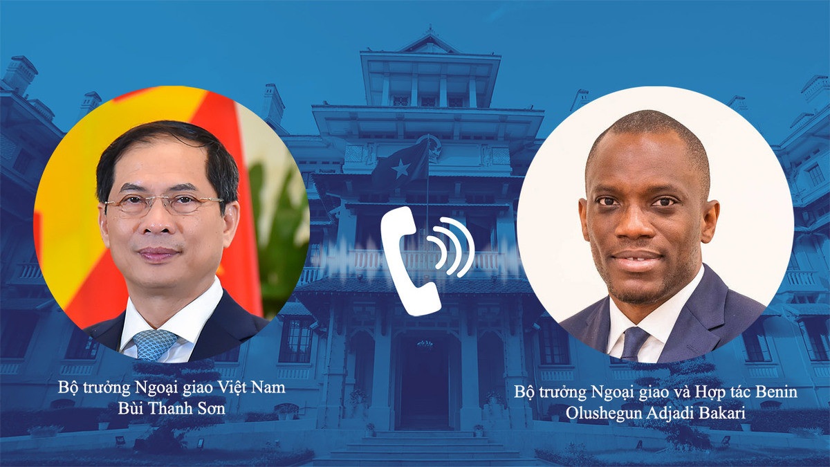 Bộ trưởng Ngoại giao Bùi Thanh Sơn và Bộ trưởng Ngoại giao và Hợp tác Benin Olushegun Adjadi Bakari. (Ảnh: Mofa) Bộ trưởng Ngoại giao Bùi Thanh Sơn và Bộ trưởng Ngoại giao và Hợp tác Benin Olushegun Adjadi Bakari. (Ảnh: Mofa)