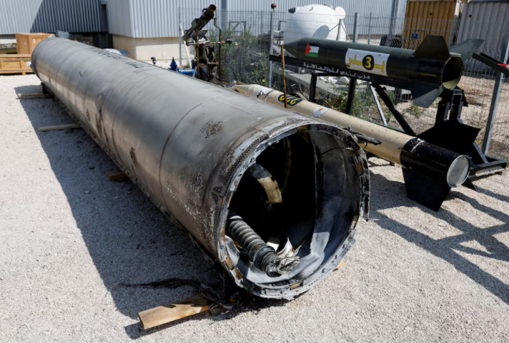 Vật thể mà quân đội Israel khẳng định là tên lửa đạn đạo của Iran mà họ vớt lên từ Biển Chết sau cuộc tấn công ngày 13/4. (Ảnh: Reuters) Vật thể mà quân đội Israel khẳng định là tên lửa đạn đạo của Iran mà họ vớt lên từ Biển Chết sau cuộc tấn công ngày 13/4. (Ảnh: Reuters)