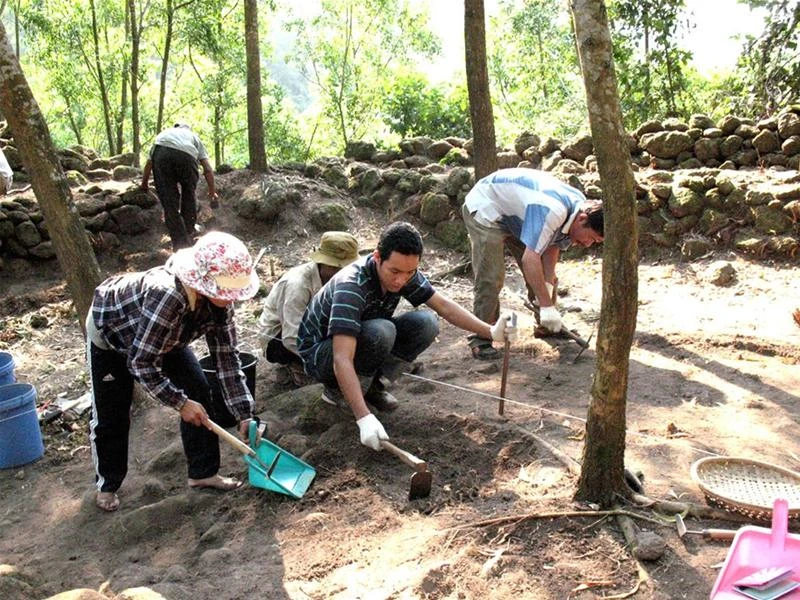 Khảo cổ Trường Luỹ tại Nghĩa Hành (Quảng Ngãi) tháng 3-2010. Ảnh: Phú Đức