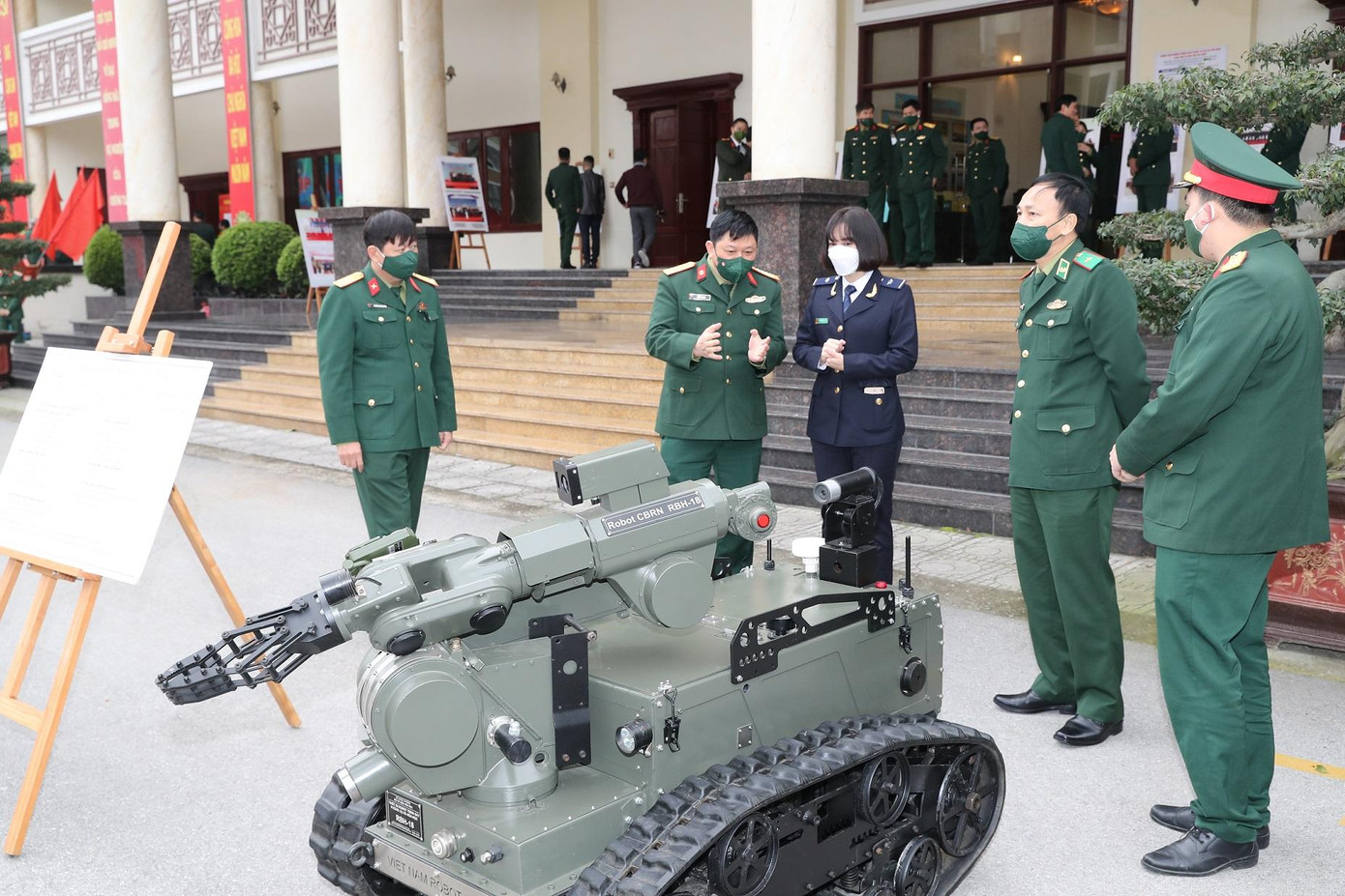 Đại biểu dự phiên họp tham quan trang bị, khí tài phòng chống phổ biến WMD Đại biểu dự phiên họp tham quan trang bị, khí tài phòng chống phổ biến WMD