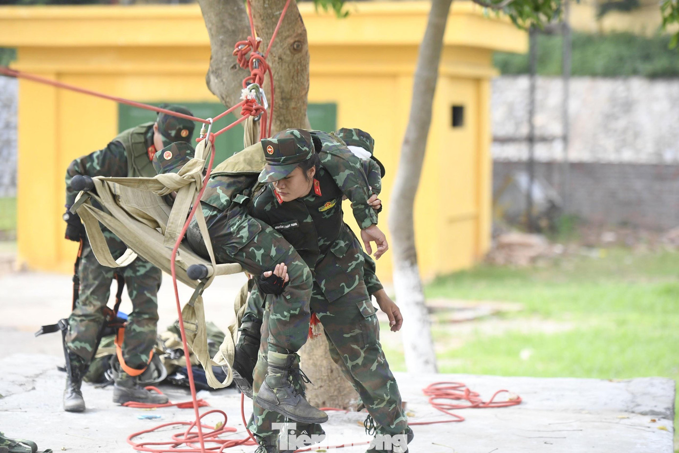 Thùy Dung và đồng đội nỗ lực luyện tập để tham gia Army Games