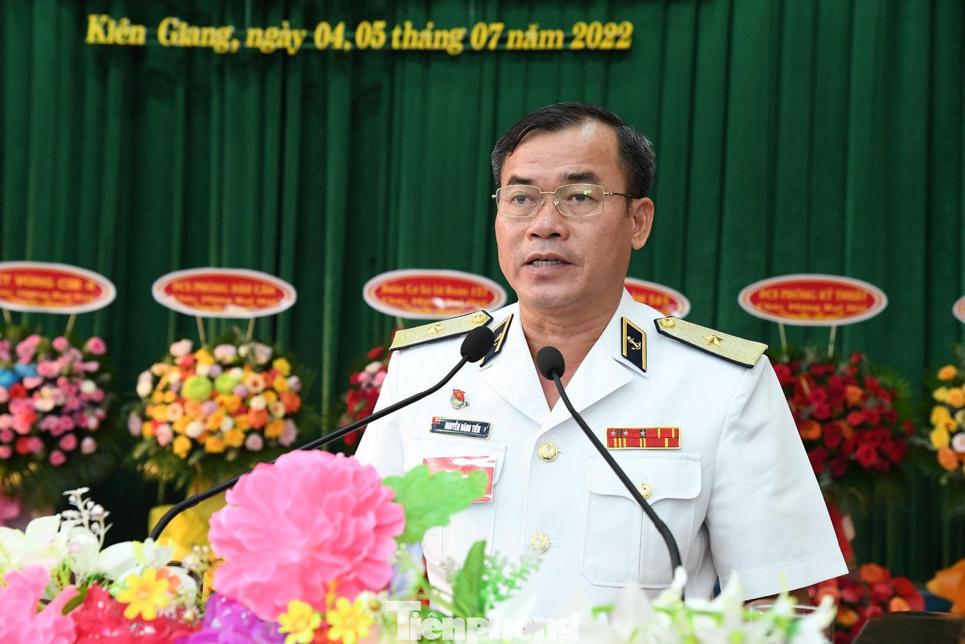 Chuẩn Đô đốc Nguyễn Đăng Tiến - Bí thư Đảng ủy, Chính uỷ Vùng 5 Hải quân phát biểu chỉ đạo đại hội, ngày 5/7