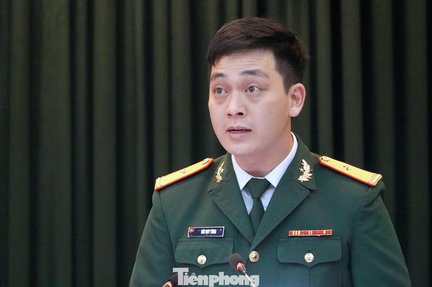 Thiếu tá Bùi Duy Tùng - Phó Trưởng đoàn Quân sự, Đoàn Danh dự, Đoàn Nghi lễ Quân đội phát biểu tại chương trình