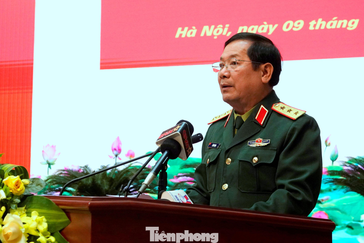 Thượng tướng Lê Huy Vịnh - Ủy viên Trung ương Đảng, Thứ trưởng Bộ Quốc phòng, Trưởng ban Chỉ đạo Hội thảo phát biểu khai mạc hội thảo