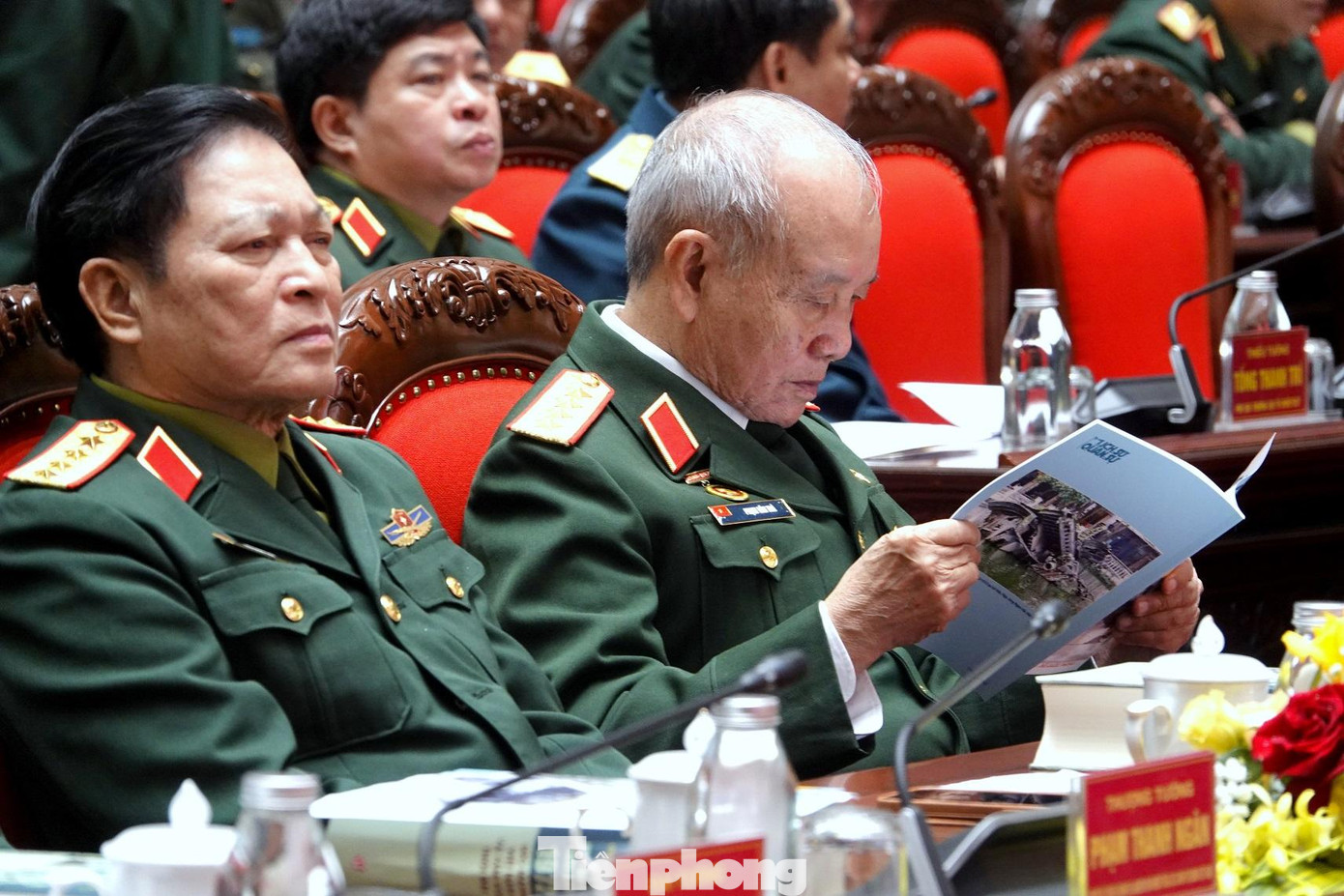 Đại tướng Phạm Văn Trà và Đại tướng Ngô Xuân Lịch tại hội thảo