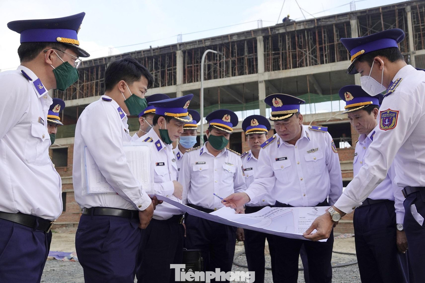 Đoàn công tác Bộ Tư lệnh CSB Việt Nam kiểm tra tiến độ xây dựng trụ sở Hải đội 23 thuộc Vùng CSB 2 tại huyện Bình Sơn, tỉnh Quảng Ngãi, sáng 15/1. Ảnh: Nguyễn Minh Đoàn công tác Bộ Tư lệnh CSB Việt Nam kiểm tra tiến độ xây dựng trụ sở Hải đội 23 thuộc Vùng CSB 2 tại huyện Bình Sơn, tỉnh Quảng Ngãi, sáng 15/1. Ảnh: Nguyễn Minh