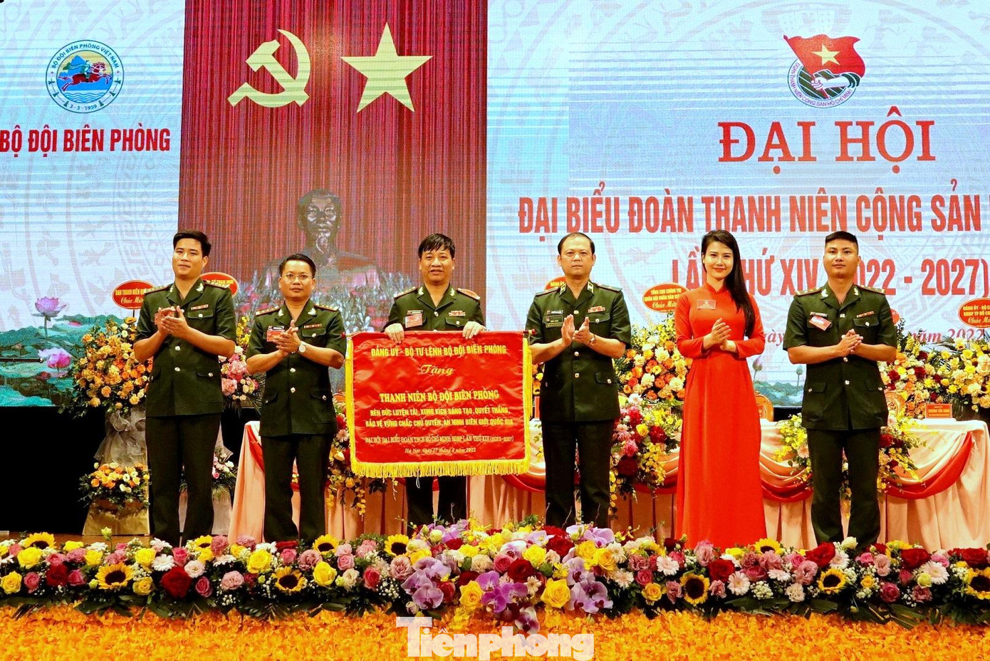 Tại ĐH, Đảng ủy, Bộ Tư lệnh BĐBP tặng tuổi trẻ lực lượng bức trướng: “Thanh niên BĐBP rèn đức luyện tài, xung kích sáng tạo, quyết thắng, bảo vệ vững chắc chủ quyền, an ninh biên giới quốc gia&quot;.