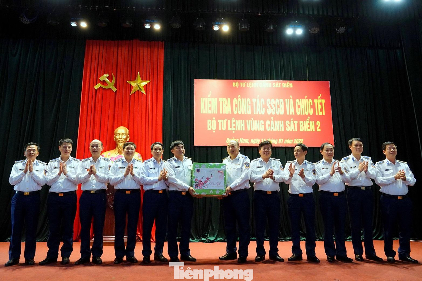 Tư lệnh CSB Việt Nam trao tặng quà cho Bộ Tư lệnh Vùng CSB 2 Tư lệnh CSB Việt Nam trao tặng quà cho Bộ Tư lệnh Vùng CSB 2