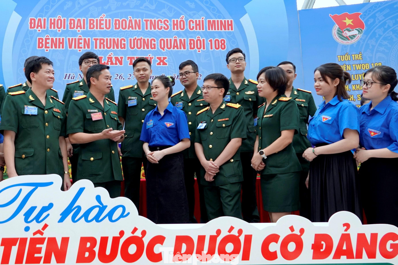 Lãnh đạo Ban Thanh niên Quân đội trao đổi với ĐVTN bệnh viện