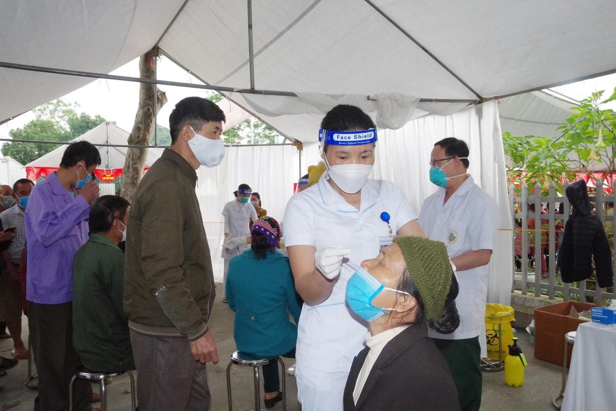 Tất cả người dân đều được test nhanh COVID-19 khi đến khám, chữa bệnh