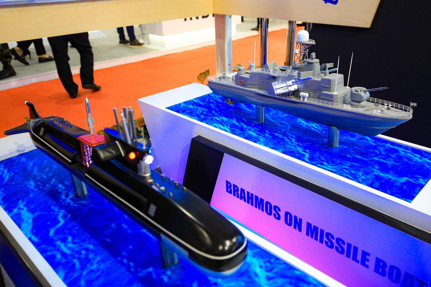 Thủ tướng Phạm Minh Chính khẳng định, hợp tác công nghiệp quốc phòng và đặc biệt là Triển lãm Quốc phòng quốc tế Việt Nam 2022 sẽ mở ra các cơ hội hợp tác, cùng tìm hiểu nghiên cứu xu hướng phát triển của trang bị kỹ thuật, công nghiệp quốc phòng, an ninh trên thế giới.