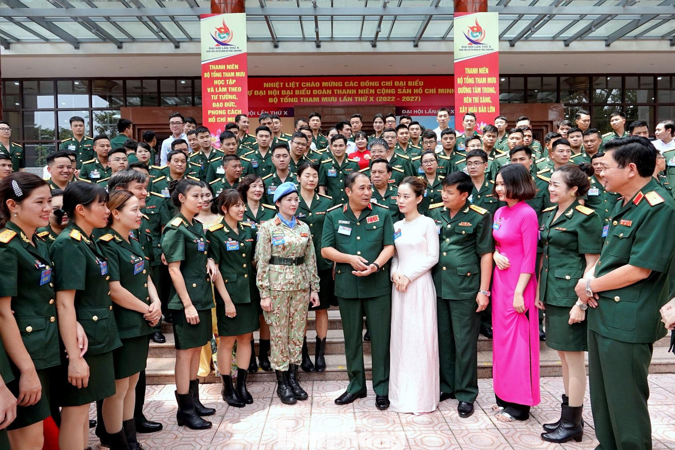 Lãnh đạo BTTM, Ban Thanh niên Quân đội trò chuyện với các đại biểu dự ĐH. Ảnh: Nguyễn Minh Lãnh đạo BTTM, Ban Thanh niên Quân đội trò chuyện với các đại biểu dự ĐH. Ảnh: Nguyễn Minh
