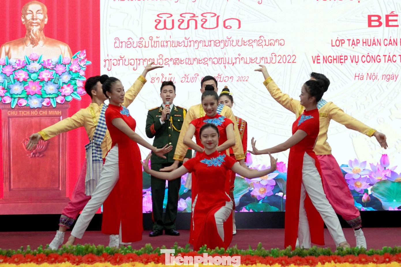 Chương trình nghệ thuật gồm các tiết mục thể hiện tình đoàn kết Việt - Lào sâu đậm, thủy chung