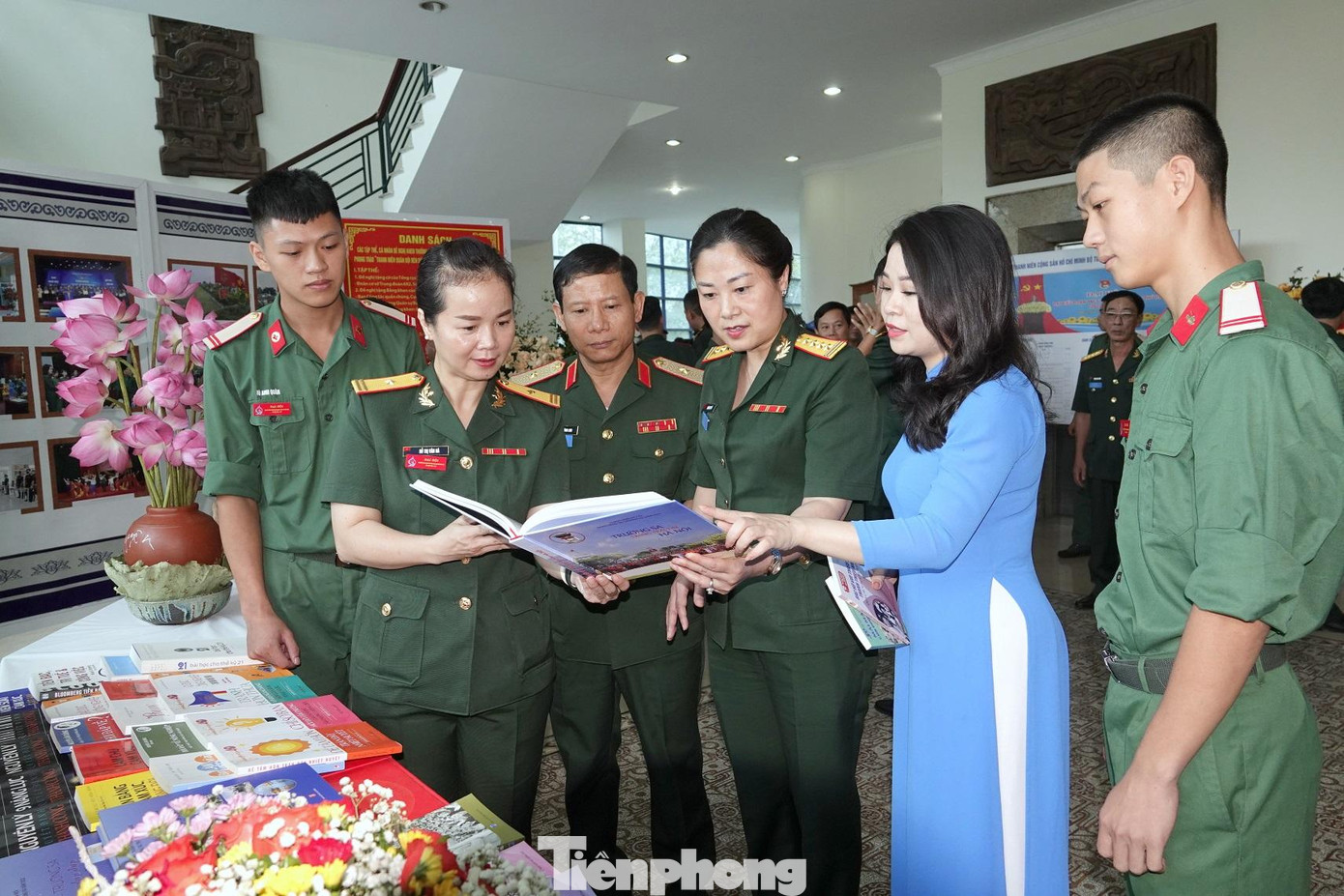 Một số chỉ tiêu được ĐH đặt ra là cán bộ Đoàn các cấp thường xuyên được kiện toàn đủ về số lượng, đảm bảo chất lượng tốt; 100% cán bộ Đoàn được bồi dưỡng nghiệp vụ theo phân cấp, 20% trở lên cán bộ Đoàn hoàn thành xuất sắc nhiệm vụ, 70% trở lên hoàn thành tốt nhiệm vụ, không có cán bộ Đoàn không hoàn thành nhiệm vụ. Một số chỉ tiêu được ĐH đặt ra là cán bộ Đoàn các cấp thường xuyên được kiện toàn đủ về số lượng, đảm bảo chất lượng tốt; 100% cán bộ Đoàn được bồi dưỡng nghiệp vụ theo phân cấp, 20% trở lên cán bộ Đoàn hoàn thành xuất sắc nhiệm vụ, 70% trở lên hoàn thành tốt nhiệm vụ, không có cán bộ Đoàn không hoàn thành nhiệm vụ.