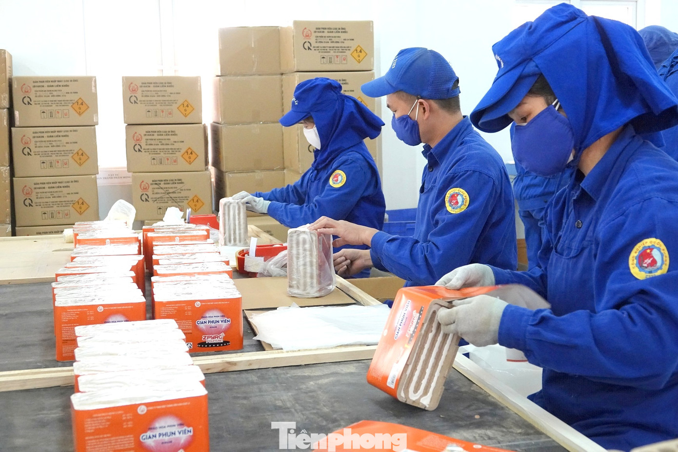 Tết Nguyên đán 2023, Nhà máy Z121 sẽ sản xuất hơn 3 triệu giàn phun viên, giàn phun viên nhấp nháy và giàn phun hoa (số lượng gấp 10 lần năm ngoái) để phục vụ nhu cầu của người dân.