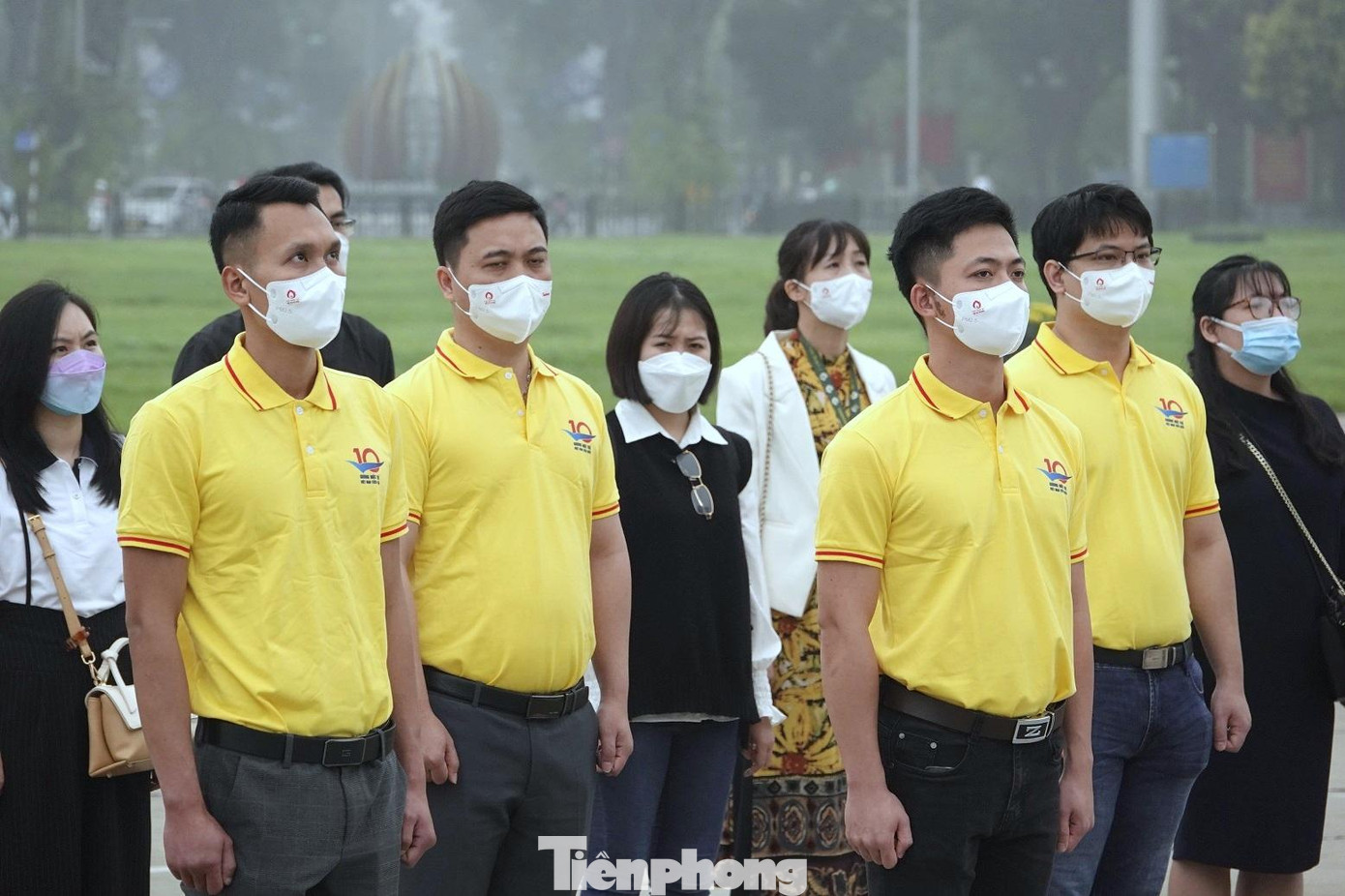 Các đại biểu dự lễ báo công. Ảnh: Nguyễn Minh