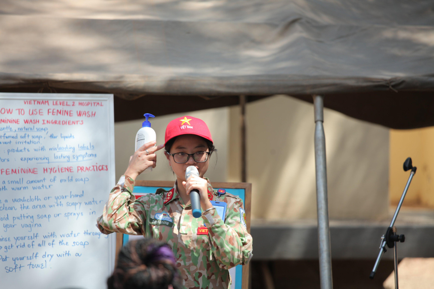 Chương trình nhằm giáo dục kiến thức về bảo vệ và phòng chống các bệnh lý về phụ khoa và hướng dẫn cách sử dụng sản phẩm vệ sinh phụ nữ. Chương trình nhằm giáo dục kiến thức về bảo vệ và phòng chống các bệnh lý về phụ khoa và hướng dẫn cách sử dụng sản phẩm vệ sinh phụ nữ.