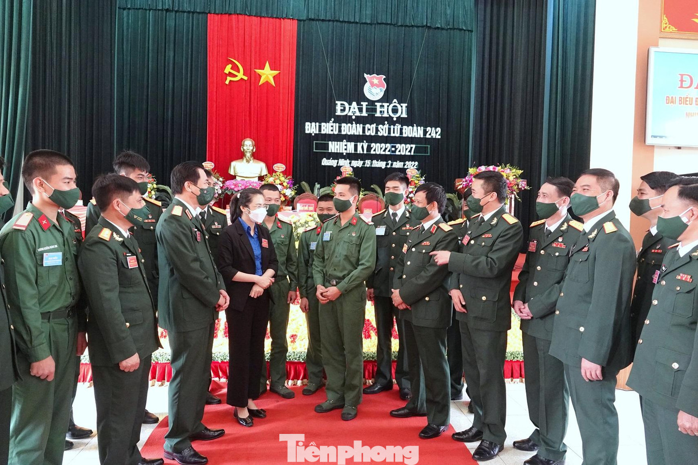 Lãnh đạo Quân khu 3, Ban Thanh niên Quân đội trò chuyện với các đại biểu dự đại hội Lãnh đạo Quân khu 3, Ban Thanh niên Quân đội trò chuyện với các đại biểu dự đại hội