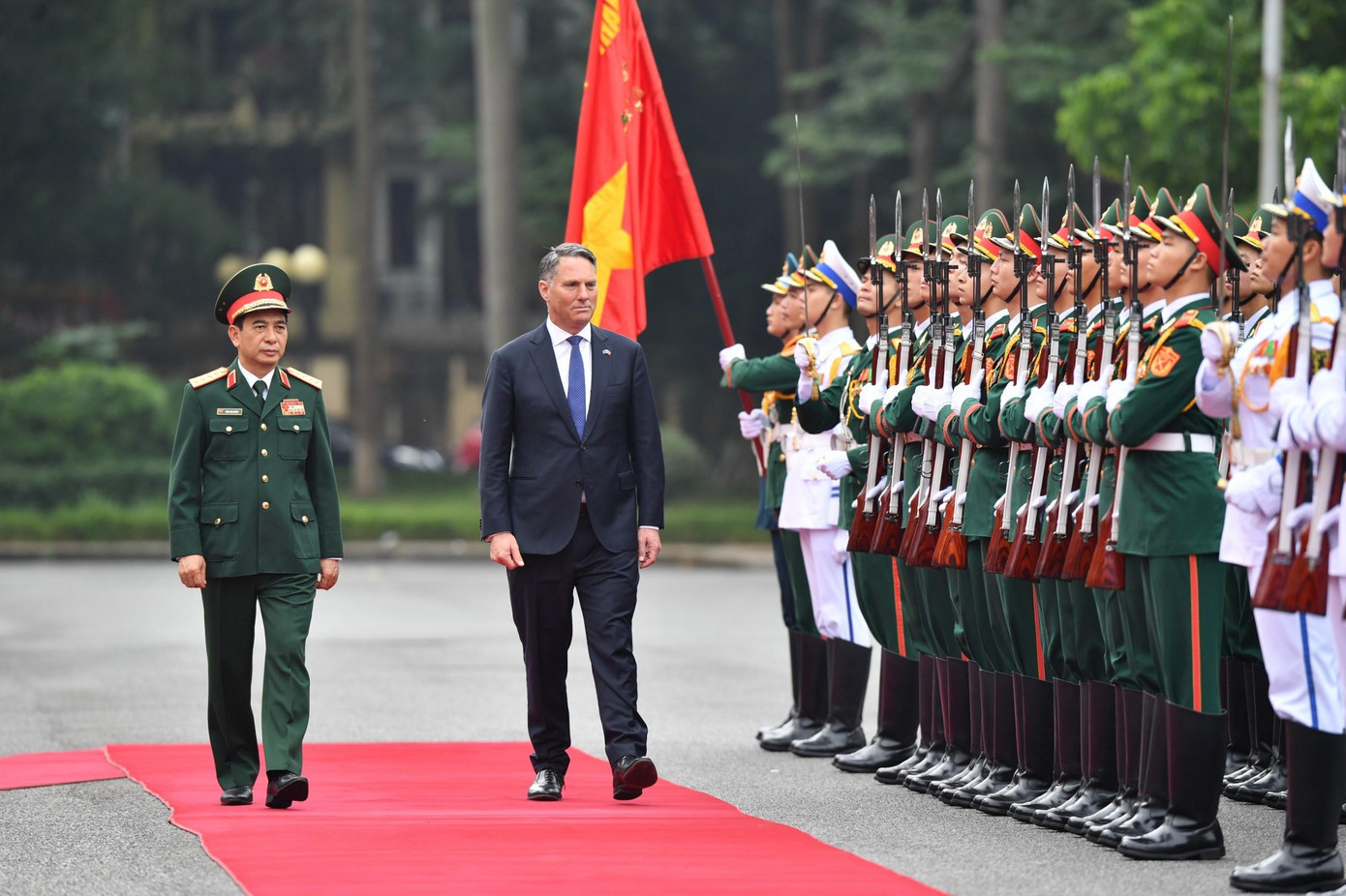 Hai Bộ trưởng duyệt Đội danh dự Quân đội nhân dân Việt Nam Hai Bộ trưởng duyệt Đội danh dự Quân đội nhân dân Việt Nam