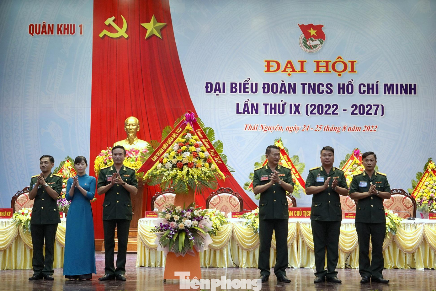 Lãnh đạo Ban Thanh niên Quân đội chúc mừng ĐH